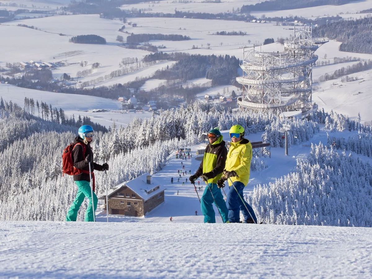 Dolni Morava-stezka-v-oblacich-fot. Horský resort Dolní Morava