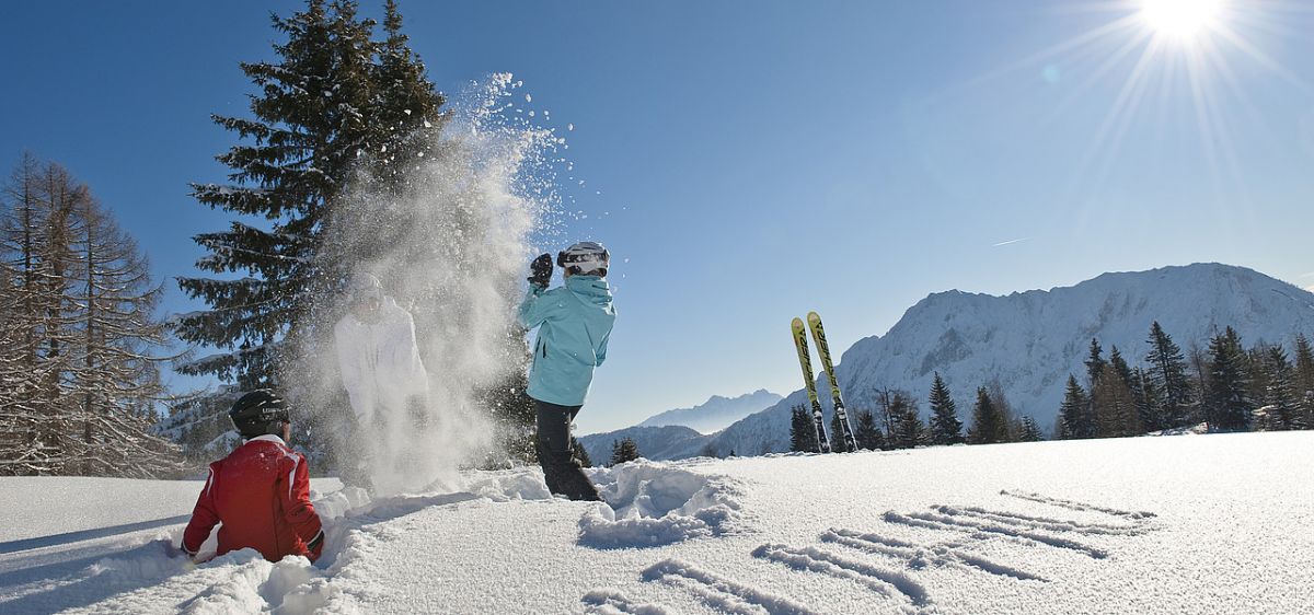 Rodzina na nartach w Wurzeralm